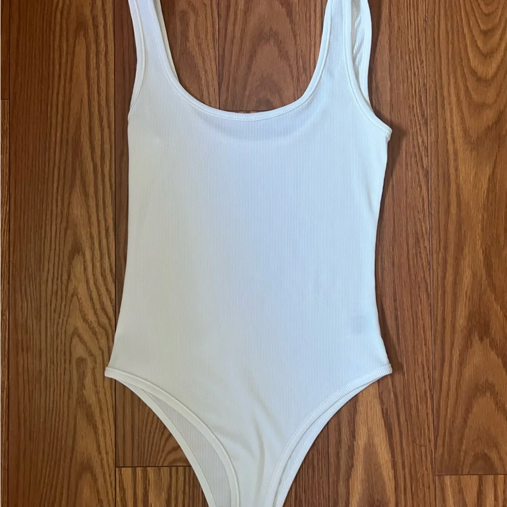 Bodysuits - Picture 2 of 5